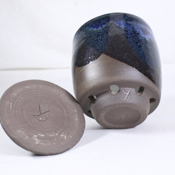 Garlic Keeper Pottery storage jar - Picture 5 of 7